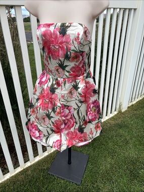 Express Floral Poly Strapless Shorts Romper NWT, Size 10